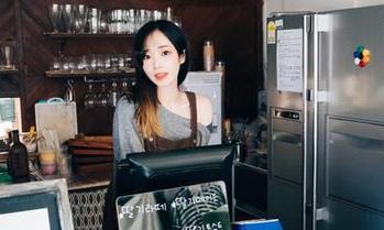 Bambi(밤비)的双马尾写真就像定制的阳光，照进我的心里，瞬间明亮起来。
