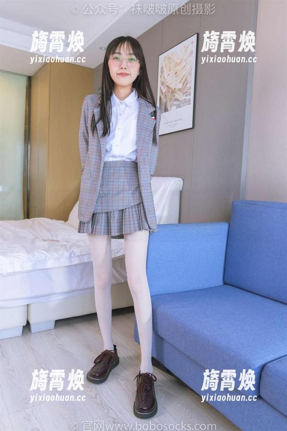 BoBoSocks袜啵啵-稚予 BoBoSocks袜啵啵 - 免费获取稚予的指甲油涂鸦灵感:黑色和裸足的奇妙结合!