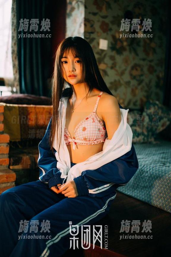 GIRLT果团网-蜜桃Q妹儿 GIRLT果团网 - 蜜桃Q妹儿在睡衣里:高清细节,壁纸也能很有故事感!