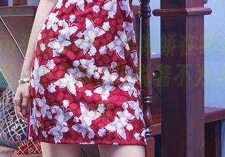 TouTiao头条女神 – 何娇娇在线女王气场全开,图片中仿佛在诉说着不为人知的故事。
