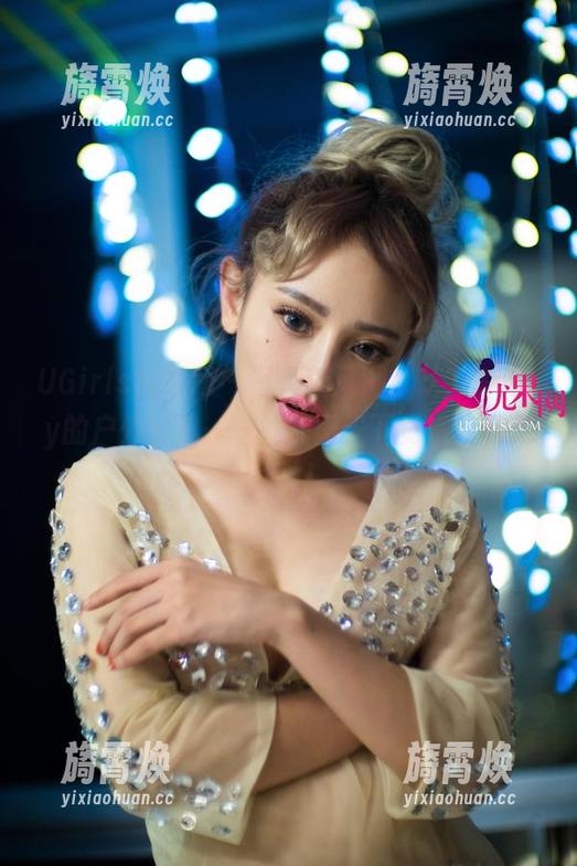 UGirls尤果网 - 写真新风潮，芝芝Booty的户外全集——她在阳光下觉得自己是女神！