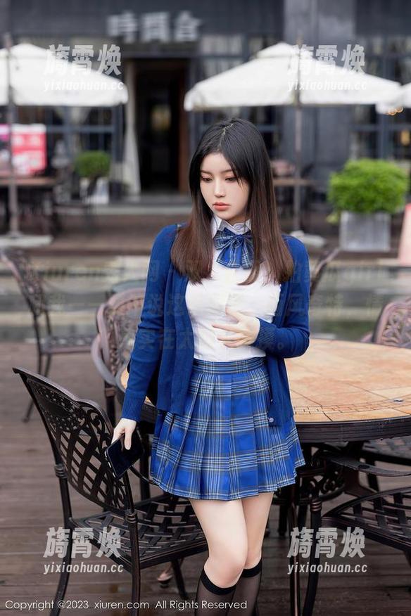 Xiuren秀人网-拍黄瓜girl Xiuren秀人网 - 双人合照:拍黄瓜girl和我——要不说这组原图,画风奇特,情感实在太难以捉摸。