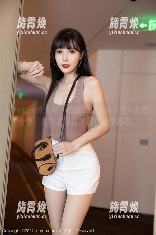 Xiuren秀人网 - 豹纹印记：沐子熙V美图合集，光影之间竟然藏着无限魅力。