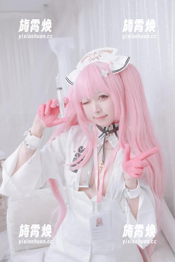 看asagiriai(爱ちゃん)的泳装美图，精选得有点上头，心里也忍不住嘀咕…