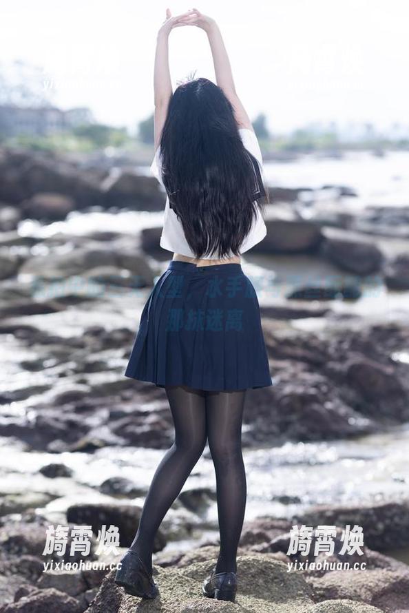 三无人型 私拍中的三无人型,水手服与黑丝酝酿的那抹迷离