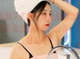 丽柜 – 甜甜又来啦！她的最新香丝作品，简直是在调戏我的眼球，分享一下你们的感受吧！