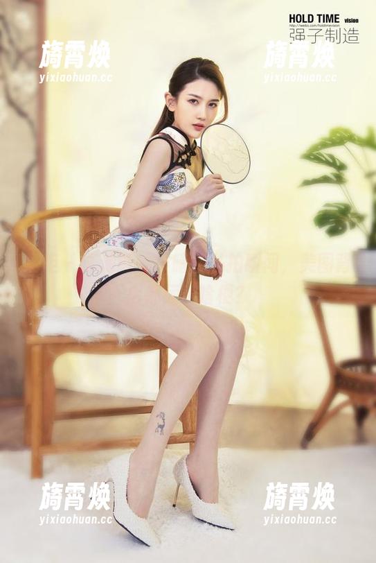 丽柜-钟晴 丽柜 - 泳池畔的钟晴:私拍瞬间,美图背后都藏着啥梗?