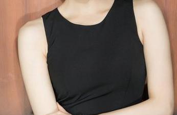 克拉女神 – 这皮衣时尚不跑偏，宋智珍的无圣光作品总有种魔力。