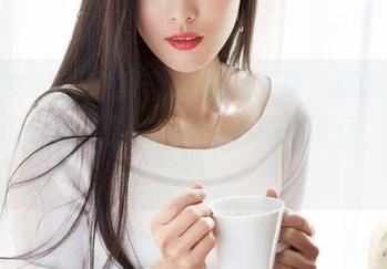 克拉女神 – 高跟鞋是她的武器，杨暖的美图让你轻松撩到心动的TA！别等了，下载吧！