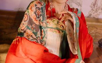 跟着兔子Zzz不吃胡萝卜，感受赛博电子姬福利写真中的幽默与魅力！