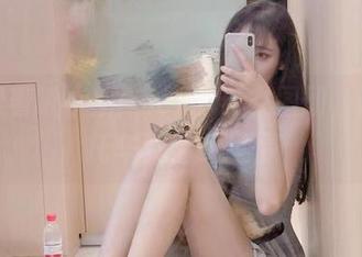 来,跟着啾小妍Deer的皮衣图册,感受摩托车骑士的风情