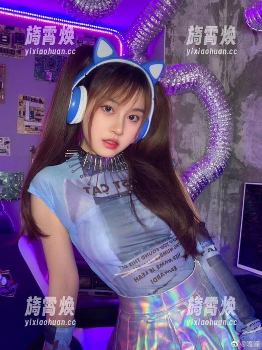 嘎潼的旗袍写真在线，带我去一场梦游吧。