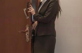 黑色蕾丝旗袍下的坏露露香宝：原图中流露的那种…难以言喻的气息
