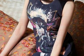 头条女神 – 当陈怡曼穿上制服，私拍中的诱惑果然无处不在！