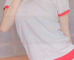 在宅夏yoko的户外定制写真里，发现夏天的宁静与热情，心情就像这阳光！