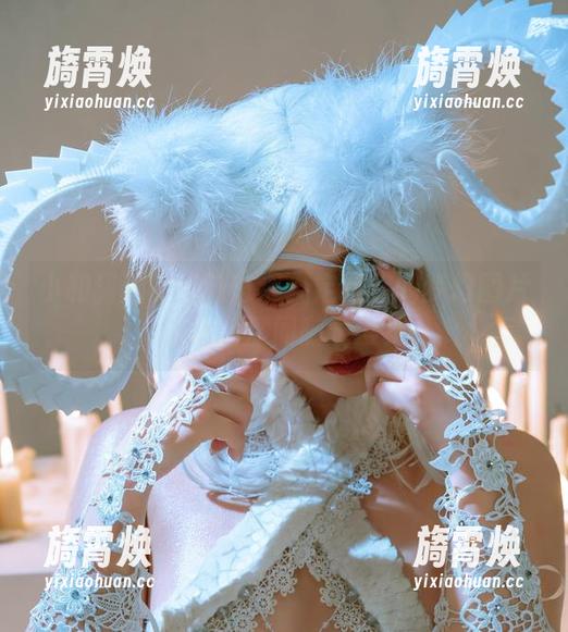 小和甜酒的浴缸奇遇：定制你的梦幻图片，水波荡漾间随意漫步。