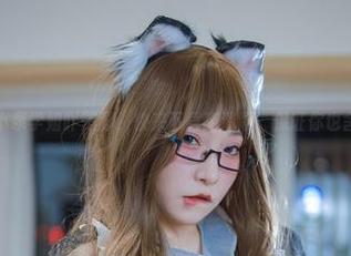 难以抗拒的小泉学姐吖美脚，快来下载高清版，保证你也舍不得停下。