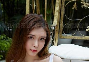 尤物馆 – 我真的不该在工作时看FoxYini孟狐狸的兔女郎写真,太吸引了
