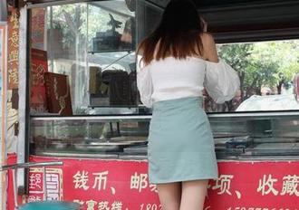 异思趣向 – 无圣光的时刻，小宝用液体金属裙让美图不停转动！