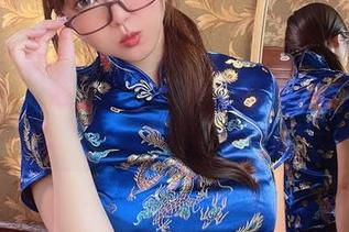 微密圈 – 你觉得张思允的套装怎么了？我觉得她是在挑战全球穿衣史！