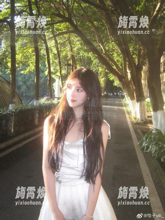 怡子yiii揭秘：秘书私拍背后的那些不为人知的图片故事！