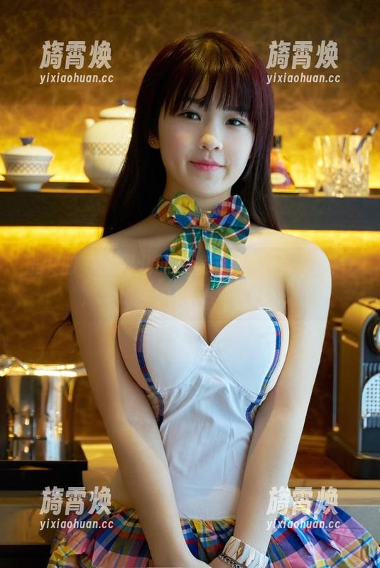 推女郎 - 松果儿的眼镜系列：黑框、大气，拍出来的美图如此俏皮！
