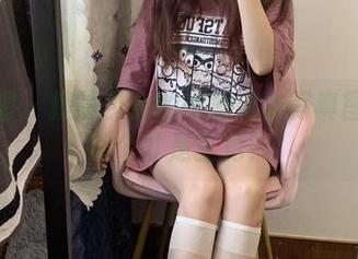 微密圈 – 提袜少女的奇妙内衣写真图册：哪个才是主角？