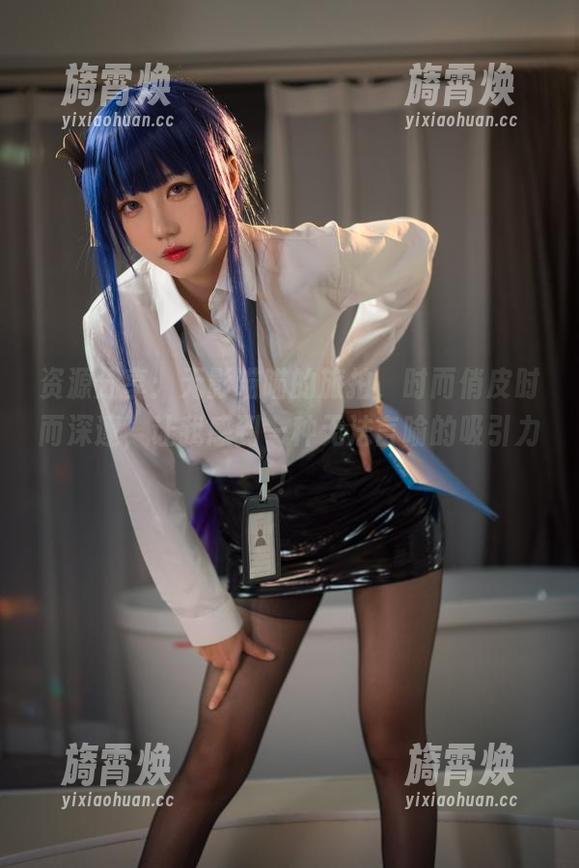 资源分享：无影喵喵的旅拍，时而俏皮时而深邃，让我感到一种无法言喻的吸引力！