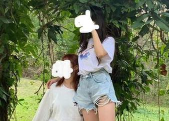 微密圈 – 看过无敌哒小姨妈的美脚，我觉得我的眼球也得打针了！套图火速下载吧！