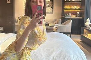 微密圈 – 果儿Victoria美脚，图片里流转的优雅，原图简直一见倾心！