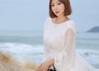 微密圈 – 在果儿Victoria的眼镜下，最新图包就像一场视觉轰炸，脑子都有点跟不上了。