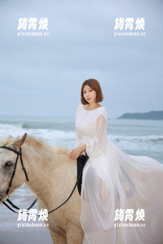 果儿Victoria 微密圈 - 在果儿Victoria的眼镜下,最新图包就像一场视觉轰炸,脑子都有点跟不上了。