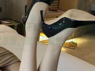 微密圈 – 不得不说，“梦里一只喵”的圣诞限定原图，图包里的猫咪治愈系满分！
