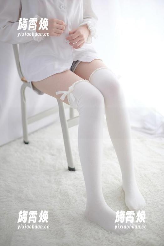 森萝财团 白丝足控腿控?来点森萝财团的写真,眼睛真是享受