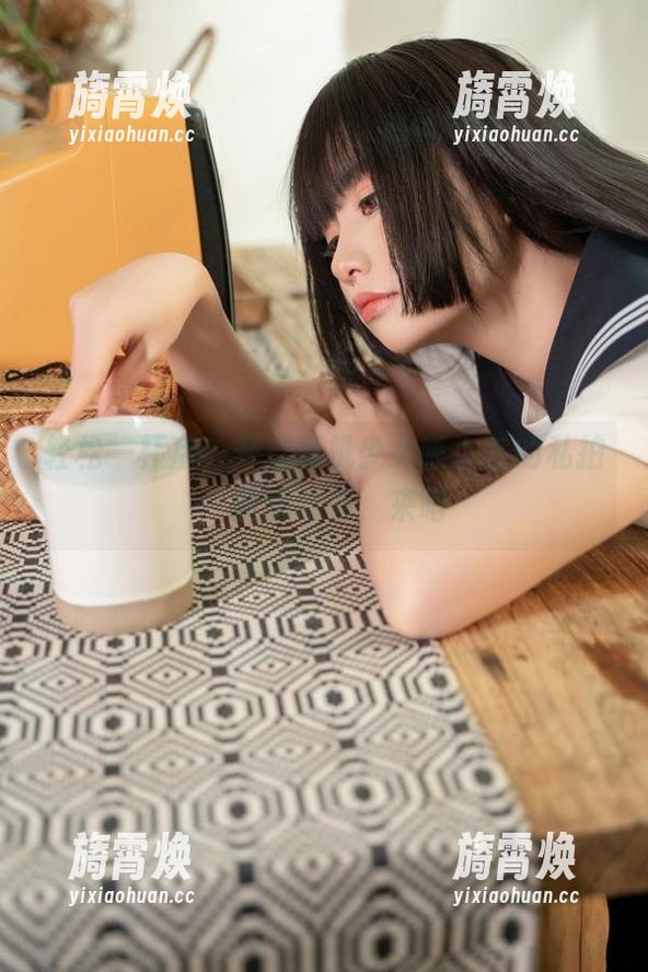 轻松一杯后，开启爆机少女喵小吉的私拍：微醺时刻，来吧