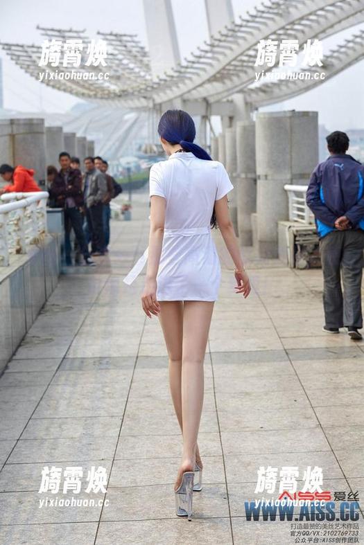 爱丝 - 分享一下那些高清的欣杨美足，感觉像是走进了一个梦里！