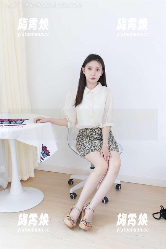 物恋传媒 - 菜菜的写真集：不期而遇的神奇套图分享，让你忍不住想转发！