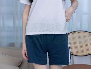 甜予摄影 – 探索齐齐的免费帆布鞋图集：你绝对想不到的造型搭配！