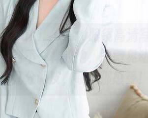 秀人网 – Suki_baby眼镜高清写真，真的免费看到不一样的她，微微晃动中还透出几分调皮，哦，那感受！
