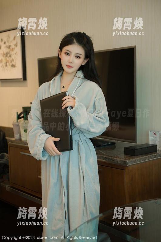 秀人网-刘飞儿Faye 秀人网 - 在线探秘:刘飞儿Faye夏日作品中的小清新与小慵懒