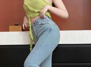 秀人网 – 卓君Jeanes泳衣全套：原图见证了我和阳光之间的神秘契约！