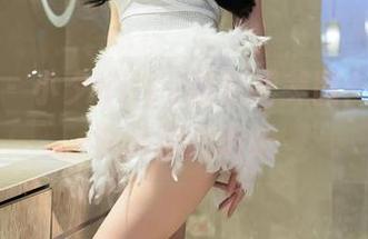 秀人网 – 小夕Kitty的红裙美图：每一层波浪都在诉说