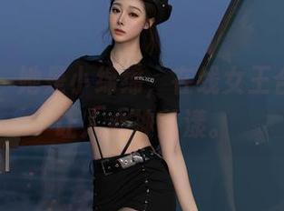 秀人网 – 她是小绵绵，在线女王合集，真让人心神荡漾。