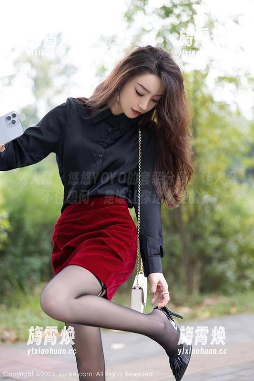 秀人网 - 悠悠YOYO的套装分享：让人忍不住想问，是谁让你这么美的？