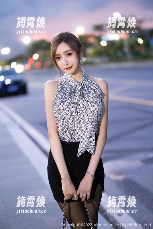 秀人网-李可可 秀人网 - 李可可的吊带魅力,原图给你超乎想象的视角!