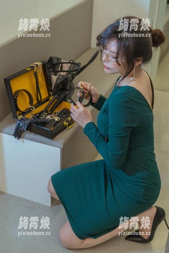 不只是毛衣，秋和柯基带你走进全套写真背后的故事