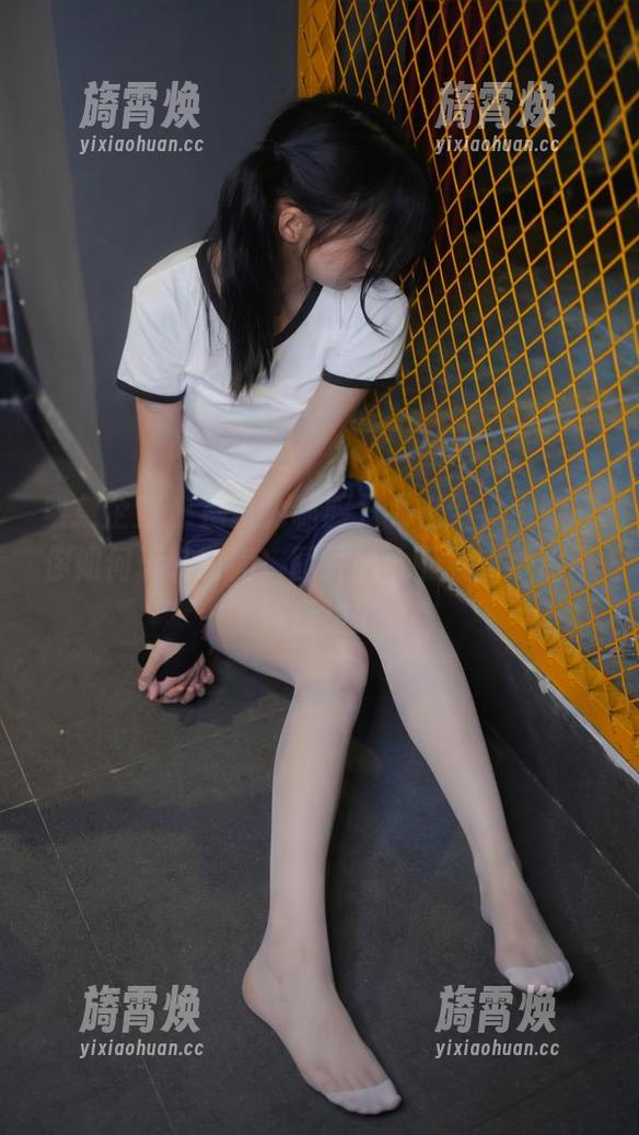 紧急企划-小婕 紧急企划 - 别以为制服只为上课,小婕教你如何玩转时尚!图片随心下载,心动不如行动!