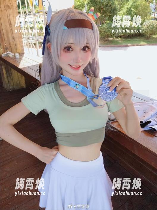 在紫氯氯的私房写真里，符玄cos竟然变成了猫耳少女！