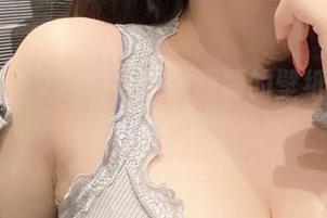 微密圈 – 女孩与紫色哒豚豚的壁纸对话：每天都想看！