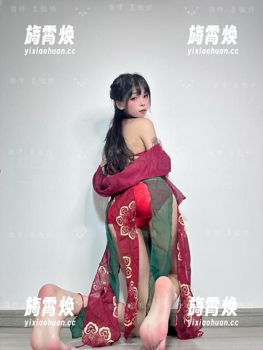 聂傲娇 微密圈 - 聂傲娇的泳池物语:作品中的每一张图片都有故事,我的脑补空间开启!